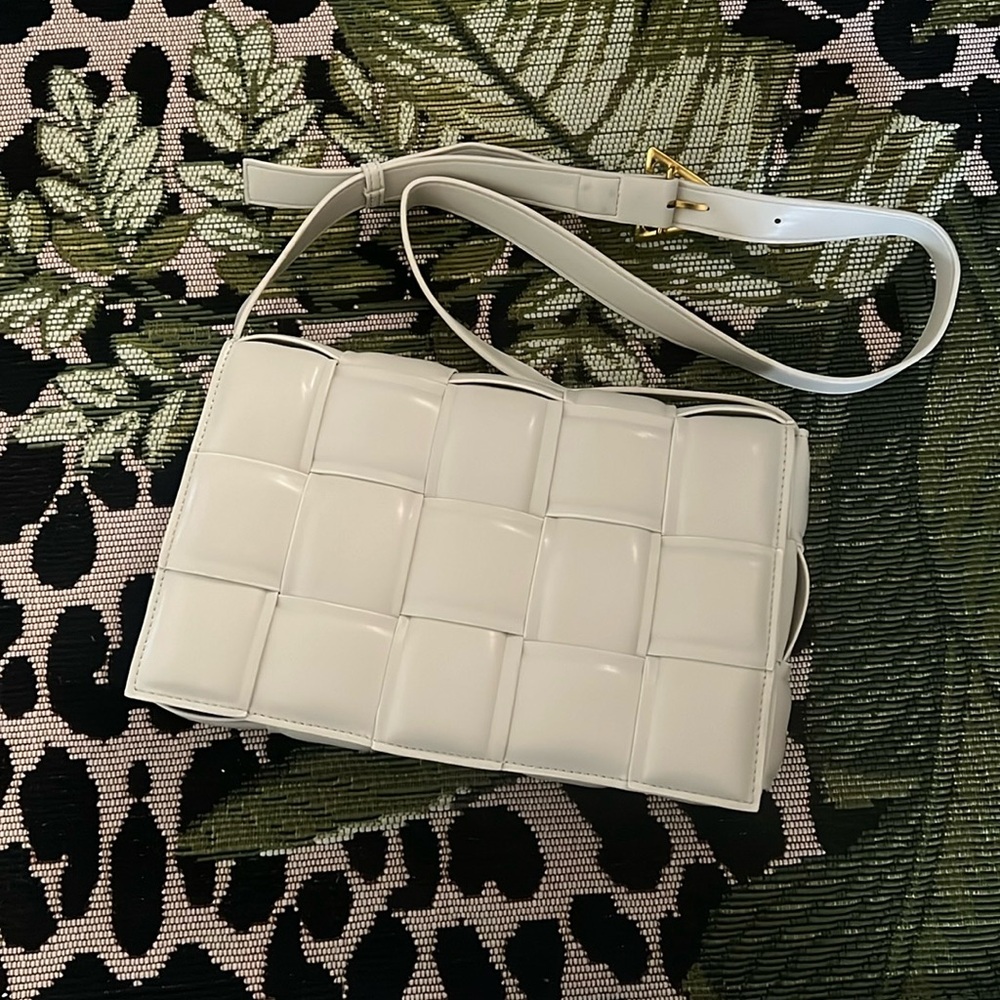 Woven Crossbody Handbag - Picture 3 of 8